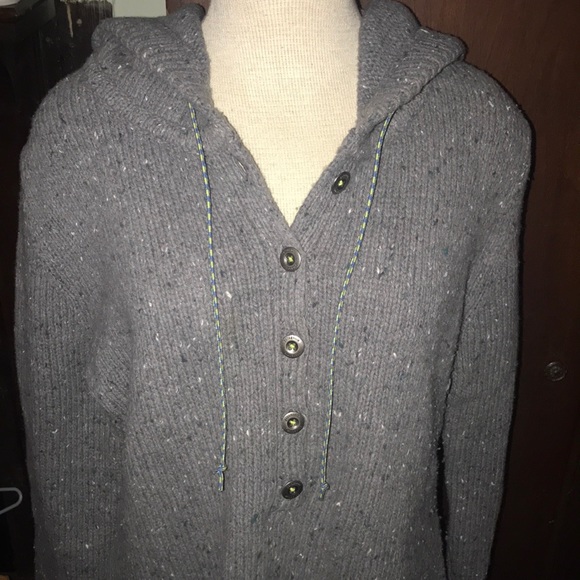 Patagonia Pull-over 1/4 button up. - Picture 2 of 4